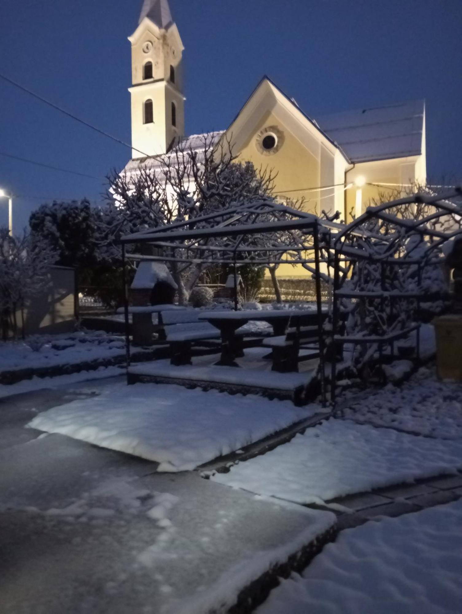 Guesthouse Pavlicic Dreznik Grad ภายนอก รูปภาพ