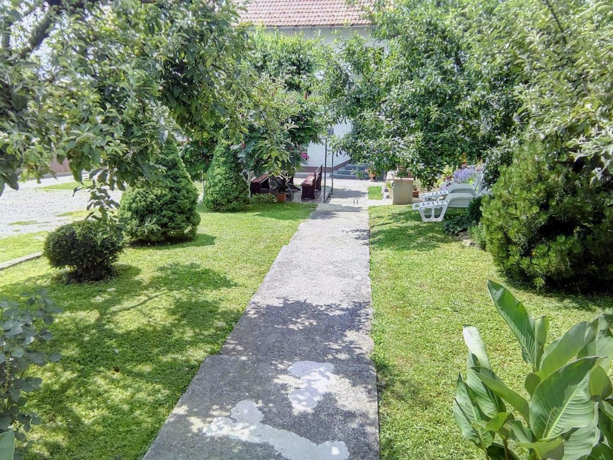 Guesthouse Pavlicic Dreznik Grad ภายนอก รูปภาพ