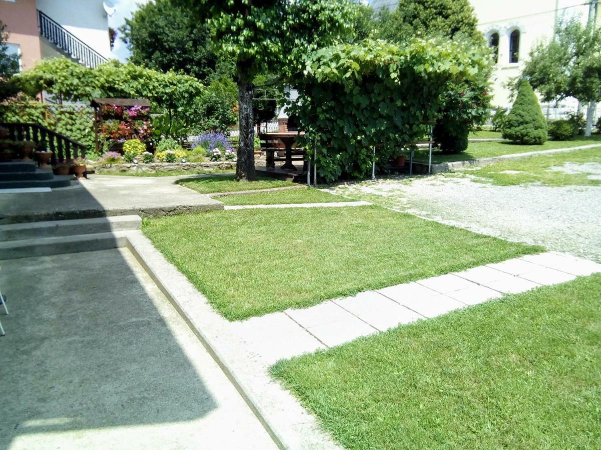 Guesthouse Pavlicic Dreznik Grad ภายนอก รูปภาพ